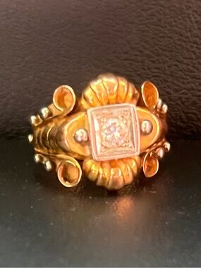 Vintage 18K Gold Diamond Ring (5.9 grams)